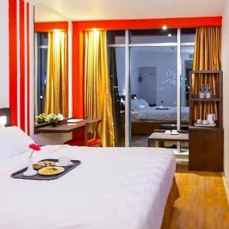Redstar Hotel Джакарта Экстерьер фото