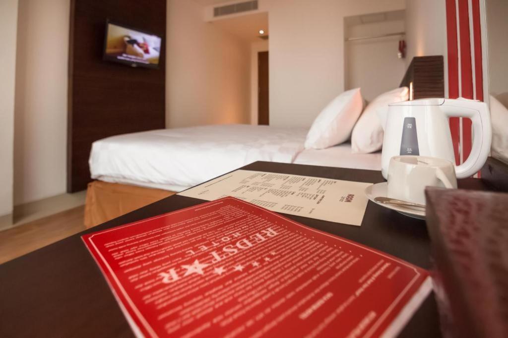 Redstar Hotel Джакарта Экстерьер фото