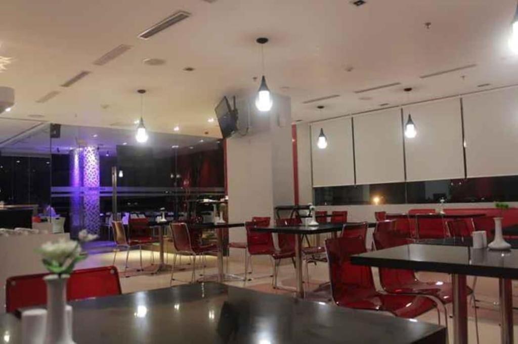 Redstar Hotel Джакарта Экстерьер фото