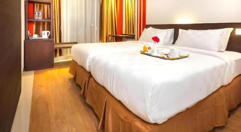Redstar Hotel Джакарта Экстерьер фото