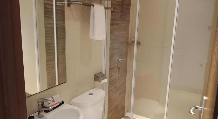 Redstar Hotel Джакарта Экстерьер фото