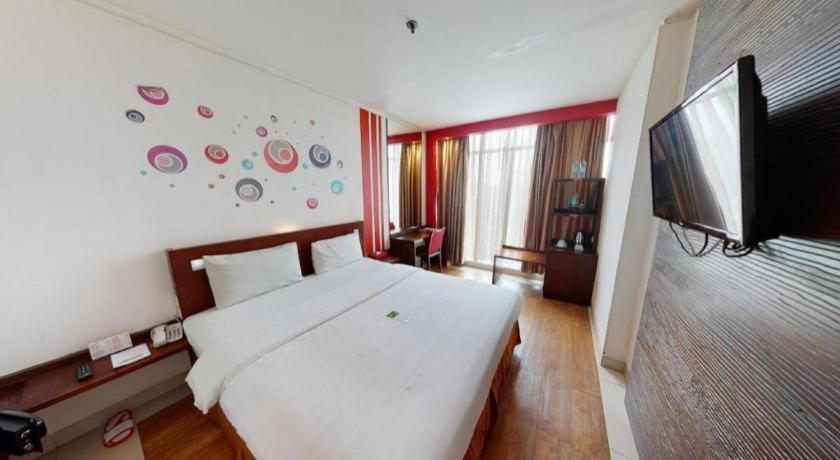 Redstar Hotel Джакарта Экстерьер фото