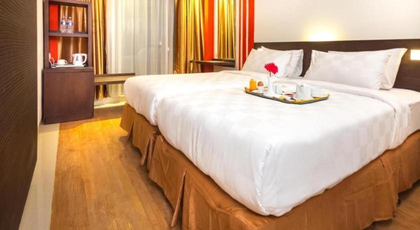 Redstar Hotel Джакарта Экстерьер фото