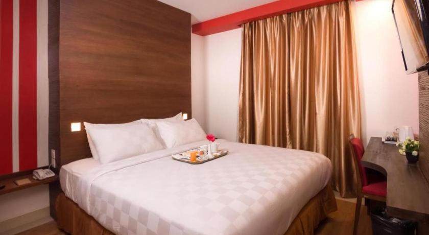 Redstar Hotel Джакарта Экстерьер фото