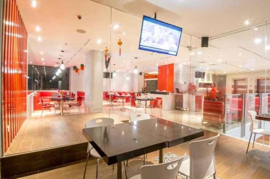 Redstar Hotel Джакарта Экстерьер фото